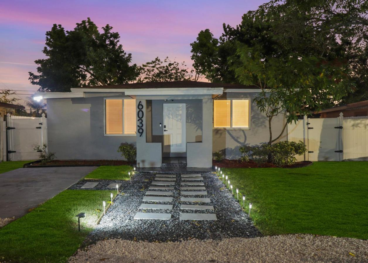 Spacious And Luxurious Home Centrally Located Between Miami And Ft. Lauderdale Мирамар Екстериор снимка