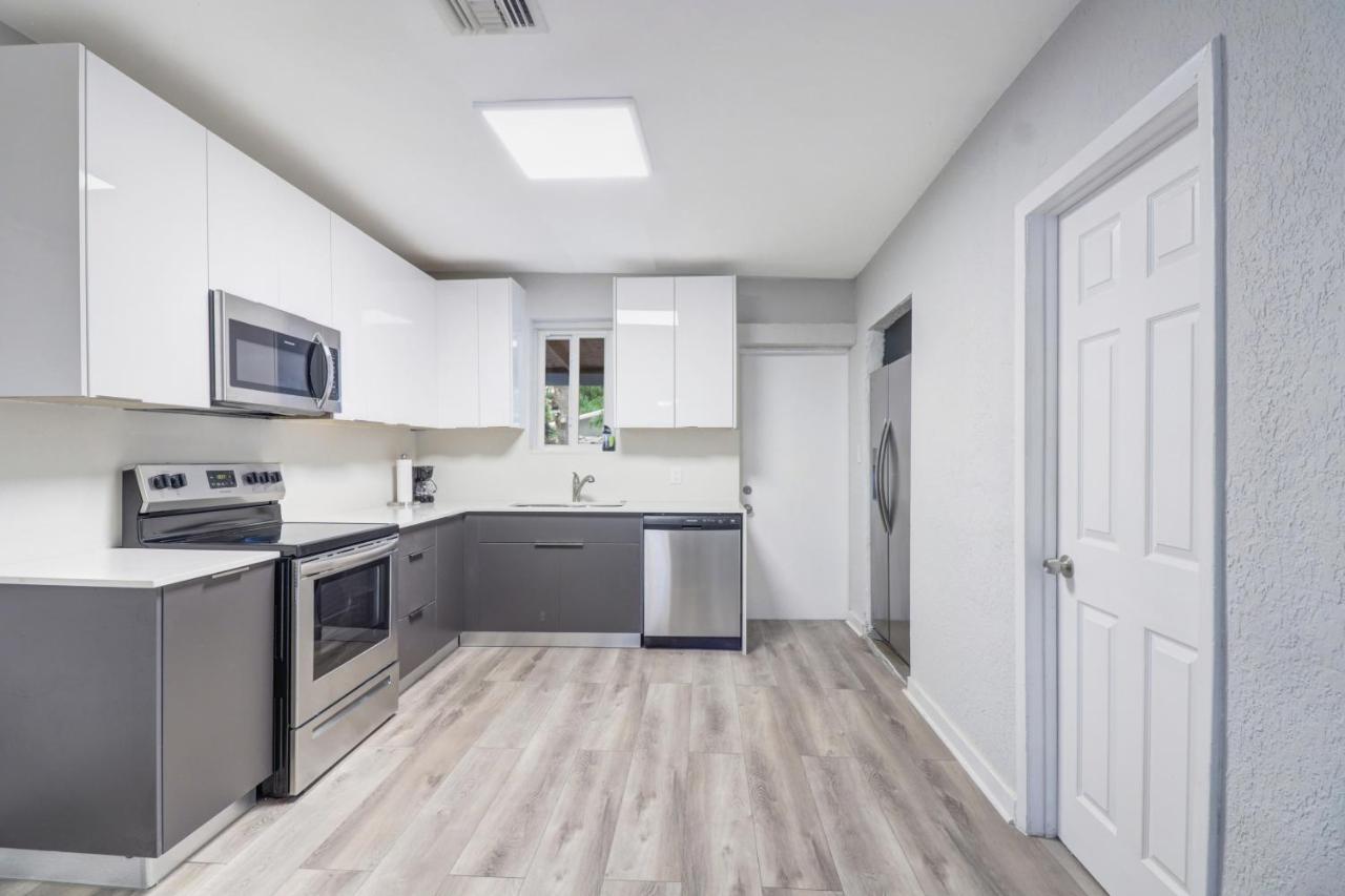Spacious And Luxurious Home Centrally Located Between Miami And Ft. Lauderdale Мирамар Екстериор снимка
